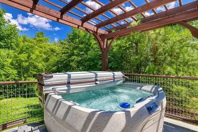 Image de Bear Hugs, Free Attraction Tickets, Hot Tub, Wifi! ! !