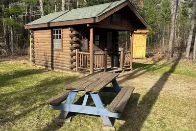 Image de Log Cabin Sleeps four