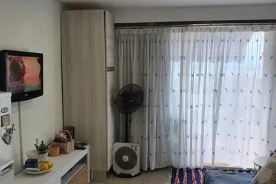 Image de Studio with swimming pool sea views