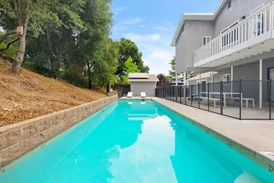 Image de Large Pool l Hot Tub l Spacious l Family Friendly