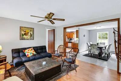 Image de Chandler Hill Base Camp - Enjoy A Nature Getaway in this Rustic Home in the Mountains, 10 minutes from Sunday River Ski Mountain! by RedAwning
