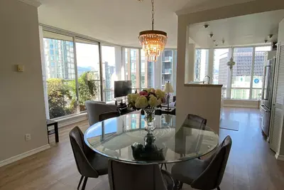Image de Spacious 2 Bdr Coal Harbour Unit w/ Stunning Views