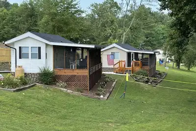 Image de Lakefront Cozy Vacation Rental