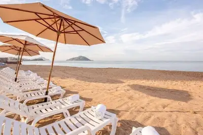 Modern 1 Br Condo near Marlin Azul Restaurant