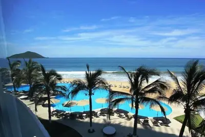 Park Royal Beach-View 1br Condo for Secluded Getaway