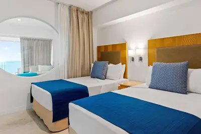 Spacious 1 Br Condo with Golden Beaches and Infinite Pools