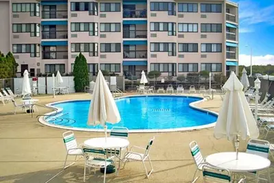 Image de New Jersey Studio with Pool & Fitness Center