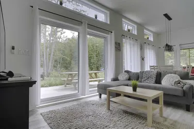 Image de Chalet L'Écureuil (waterfront, modern, spa, Bbq)