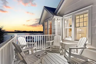 Image de Back River Views, Dock and Heated Pool Access
