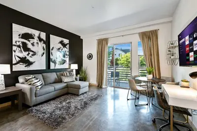 New 2mi→Downtown ★ 2mi→Hospitals ★ Patio + Rooftop ★ Wi-fi ★W/D