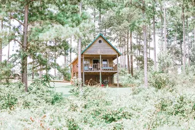 Image de Rustic Cabin Overlooking Private 48 acre Bass Fishing Lake