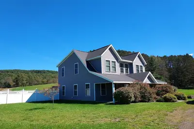 Image de Name: Three Gables <br>Private Setting. Heated Pool. 4 Minutes to Dreams Park.