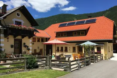 Image de Agréable appartement avec Wifi, bain à remous, Tv, patio, animaux admis, vue panoramique, parking