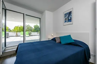 Image de Joli appartement avec piscine, Wifi, climatisation, Tv, terrasse, animaux admis et parking