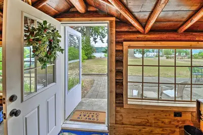 Image de Historic Belfair Cabin Abode on the Hood Canal!