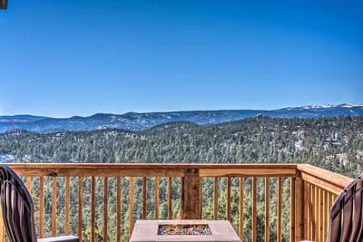 Image de ‘Mountain’s Majesty’ Cabin w/ Hot Tub & Mtn Views!