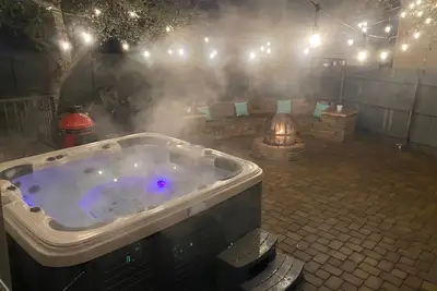 Image de Quiet Downtown House: Private Yard w/Hot Tub; Great Location; Family Hideout