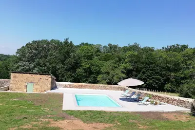 Image de Maison en pierre avec jardin et piscine privative, près de Belvès, animaux acceptés