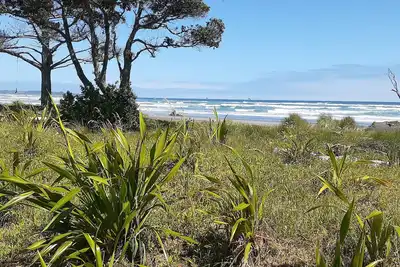 Image de Seaside beach studio loft, sheltered garden and cycle trail access. Great value.