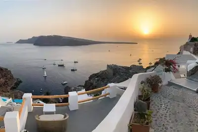 Lioyerma Cave Villa & Hot Tub