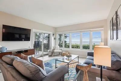 Image de 1830 Beachside Tennis - Stunning Views of Calibogue Sound from 2nd Floor Villa