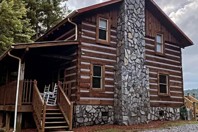 Image de Blue Ridge Mountain Family Log Cabin 4 bedroom + Treehouse
