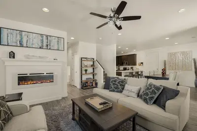 Image de Red Field Retreat *Hot Tub* Modern Rustic