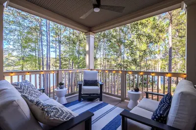 Image de Gorgeous Lake Front Condo within the Gates of Reynolds!