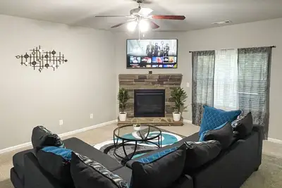 Image de ❤️Spacious |Modern |Sleep 10|Wifi |Keyless Entry❤️