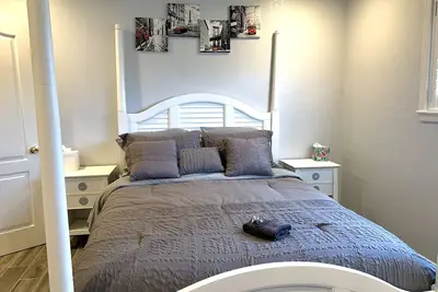 Image de Newly remodeled house steps to Monterey Bay and Cannery Row