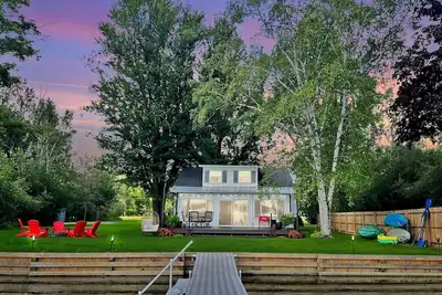 Image de 100' Lakefront! Large Yard! Games/Toys!