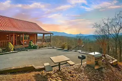 Image de 3br Luxury with Incredible view & secluded - Hawks Ridge