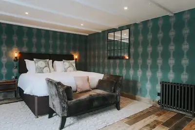 Image de Dog-friendly luxury super-king studio suite with full kitchen
