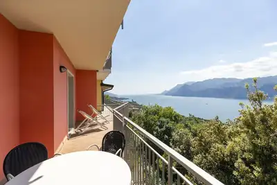 Image de Stunning Lake Garda View - Ground Floor Apartment