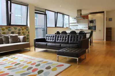 Image de Large, stylish 2-bedroom flat just off Bermondsey Street, perfect location. . .