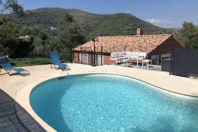 Image de Villa très confortable avec piscine et jardin à 20 minutes de Nice
