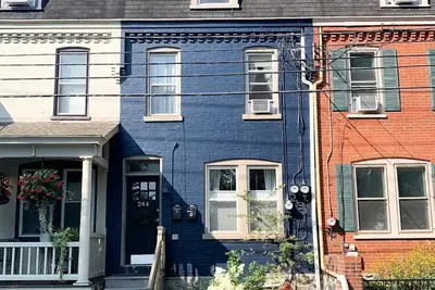 Image de Studio Style -  open space <br>No private bedroom <br>Downtown Lancaster