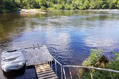 Image de All season, 3 bedrooms cottage. Riverfront.