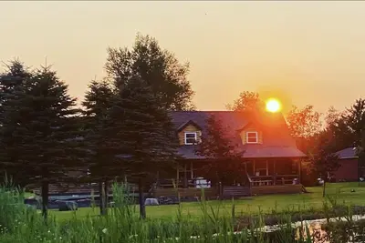 Image de Log home on 17 Acres w/ Modern Amenities - near Frankenmuth