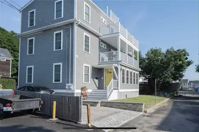 Image de Light and Bright set in Historic Warren