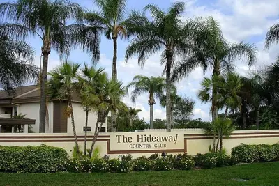 Image de Golfers Dream! -Beautiful Hideaway Country Club. Overlooking the 9th green!