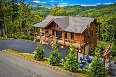 Image de Newly remodeled, View, 5 Miles to Pf, 3 King Suites, Gameroom, Ez Roads