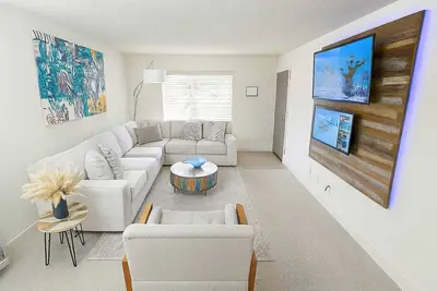 Image de Winter Specials Uptown Galleria | Walkable