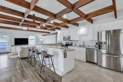 Image de Penthouse Loft- Balcony Over Downtown Statesboro