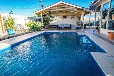 Image de Resort on Morgan - Entertainers Paradise | Stunning Pool | Pet & Family Friendly