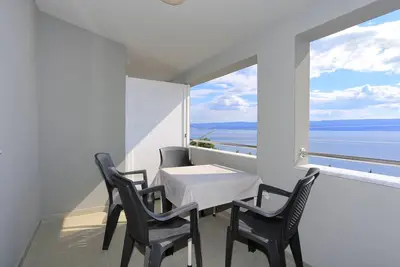 Image de Appartement d'une chambre avec la terrasse et la vue sur le mer Nemira, Omis (A-17039-a)