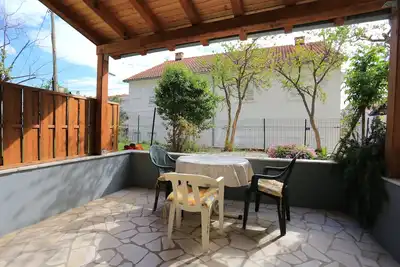 Image de Appartement d'une chambre avec la terrasse Nemira, Omis (A-17039-d)