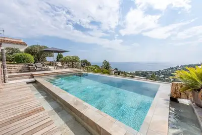 Image de 4 chambres à coucher à Les issambres