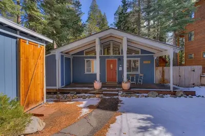 Image de Bear's Den: 2  Br, 1  Ba Cabin / Bungalow in Tahoma, Sleeps 4