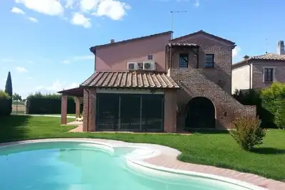 Image de Elegantly renovated farmhouse with pool